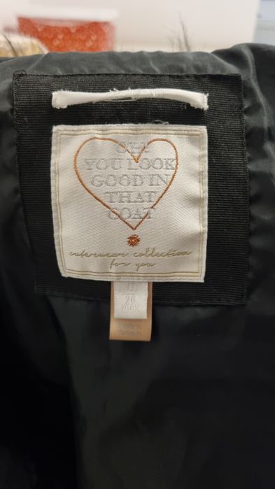 Geaca neagra Bershka marime S Primavara-Toamna cu guler de blana artif