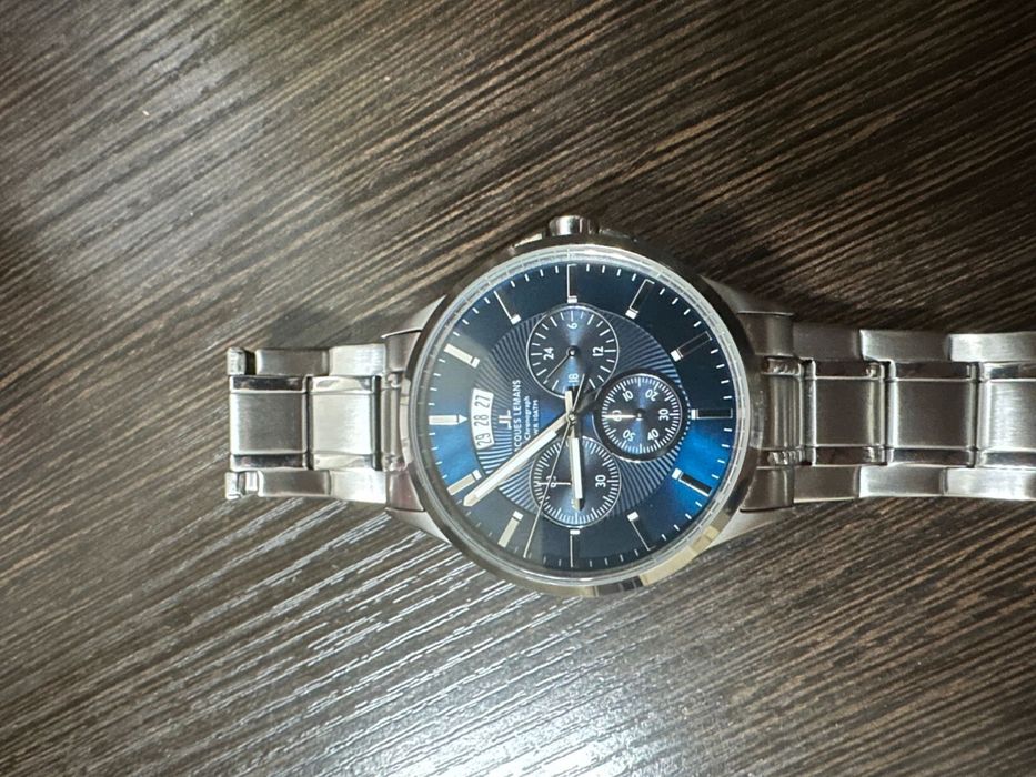 Продам часы фирмы Jasques Lemans