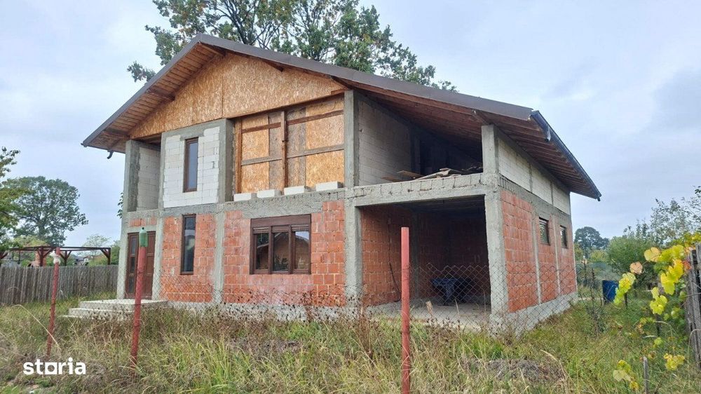 Casa Suseni-Cersani constructie solida, teren 578 mp, zona superba