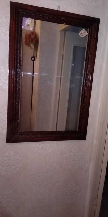 Продам зеркало в деревянной рамке