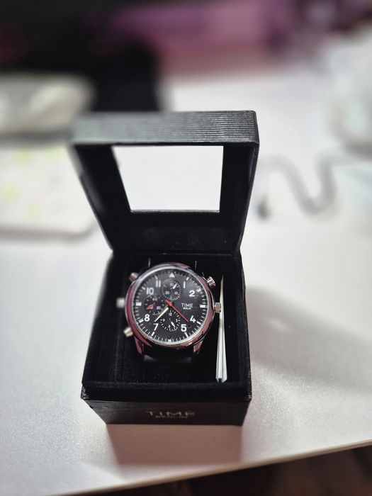 Луксозен и стилен Time Berlin 4GB, SD, часовник с мини камера и микроф