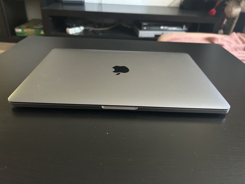 Vând Macbook Pro A1708 i5 8 GB RAM SAD 256 GB