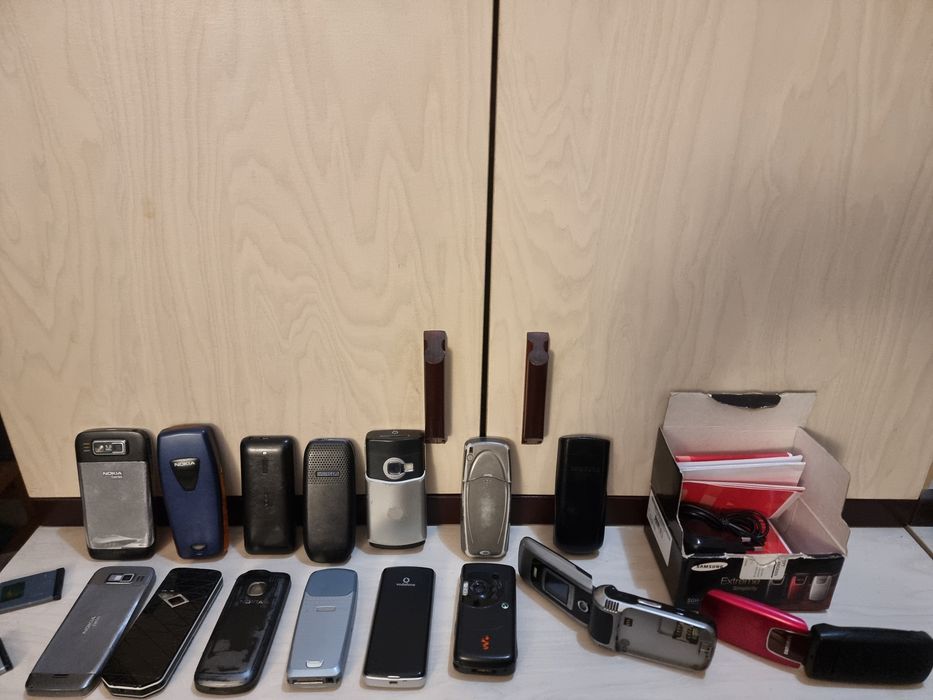 Смартфони и телефони за части или колекция