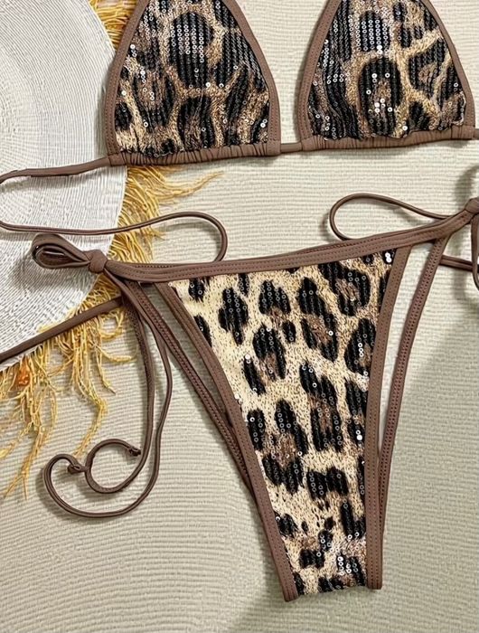 Модерен бански с леопардов принт