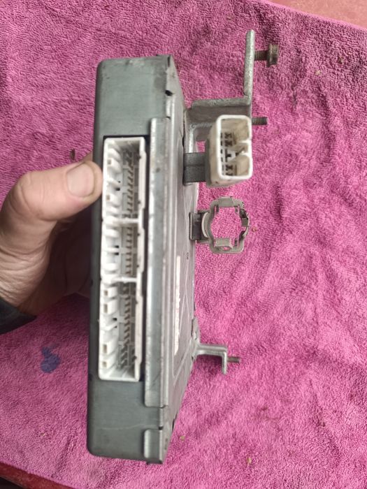 Блок управления подвески LEXUS LS400