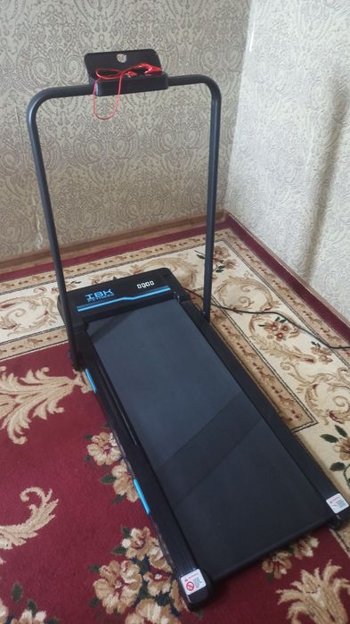 Yugurish yo'lagi sotiladi Беговой дорожка продается