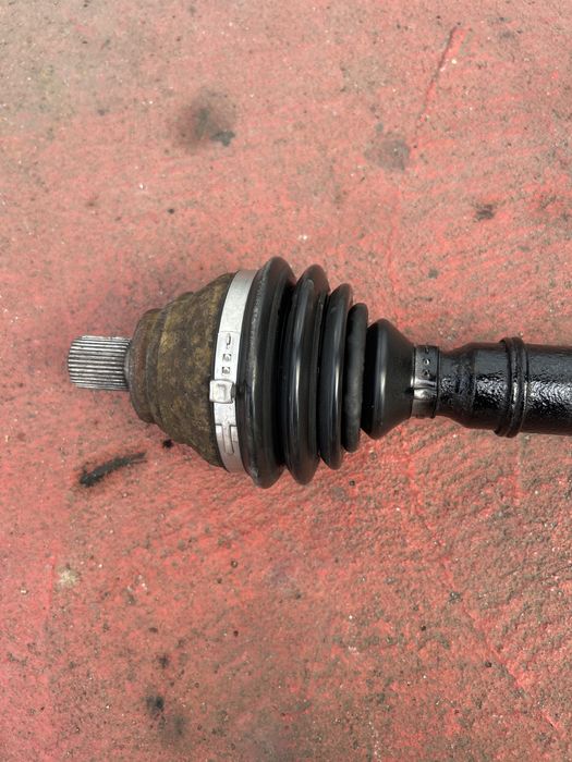 Planetara dreapta fata vw golf 6 motor 2.0 tdi cutie manuala 6 v