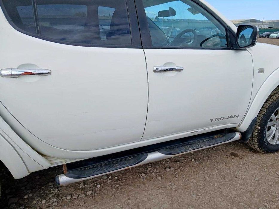 Dezmembrez Mitsubishi L200 2.5 Diesel 2014
