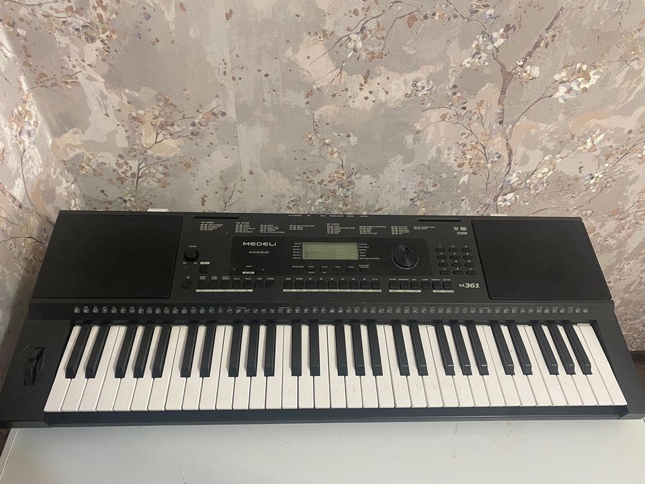 Продается синтизатор