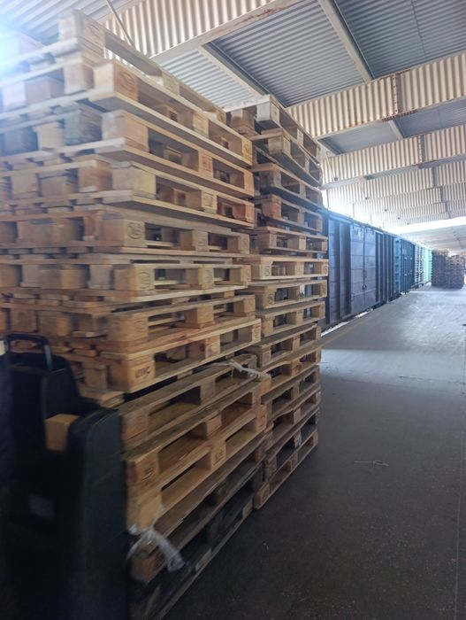 Поддоны в больших количествах