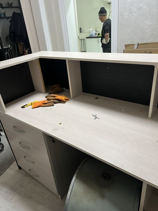 Стол на ресепшен