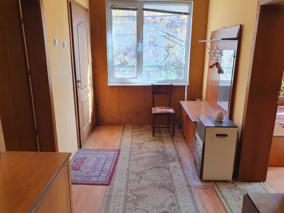 Къща,тухла на 2 ет.,гараж,двор 390 кв.м.,2-ра зона