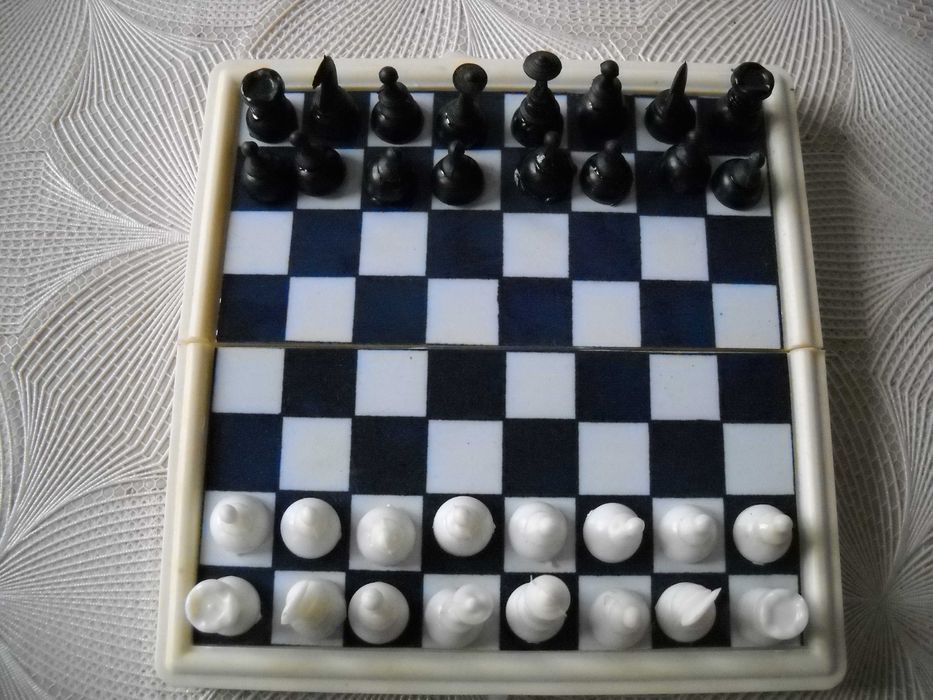 Продавам магнитен шах