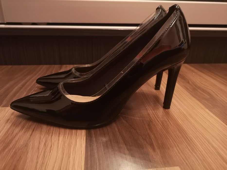 Pantofi negrii Stradivarius