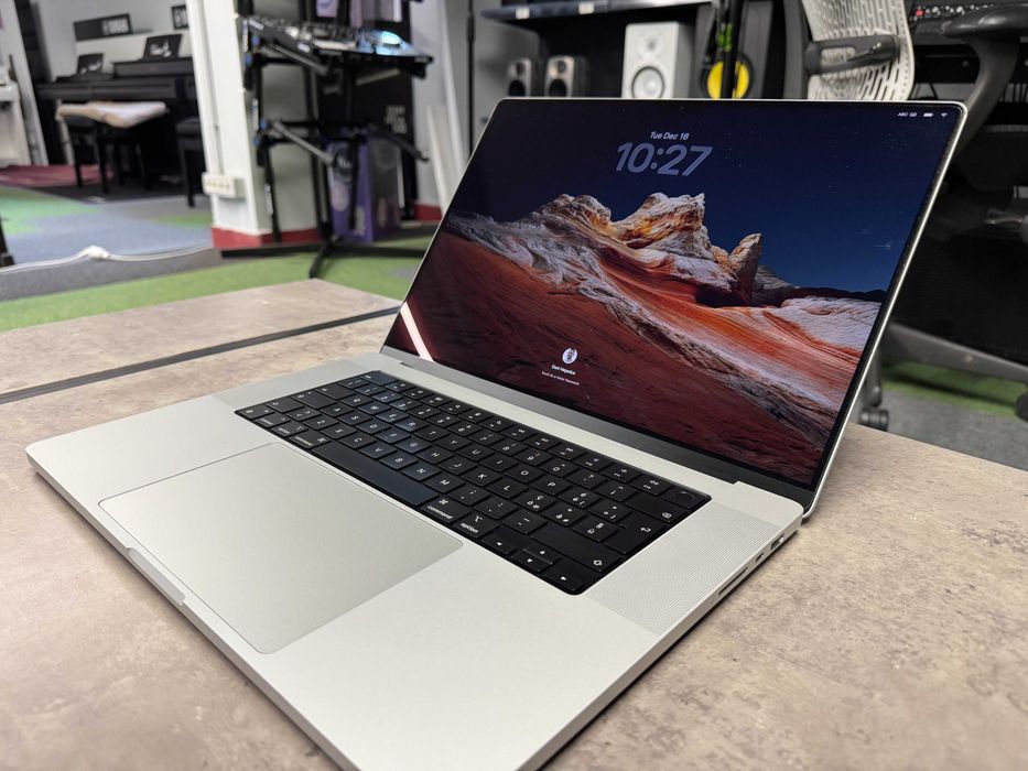 Apple Macbook Pro / M1 PRO / 16 GB RAM / 16 inch / 1TB SSD /  EXCELENT
