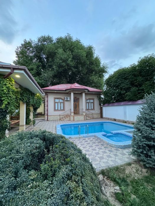 Oqtoshda manzarali dacha oilangiz uchun