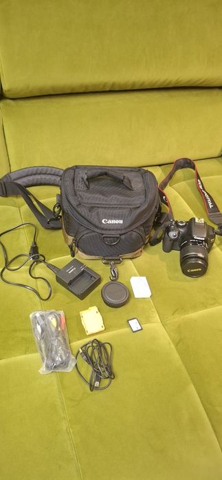 Canon EOS 550D + EF-S 18-55mm IS II + оригинална Canon чанта + пълен комплект
