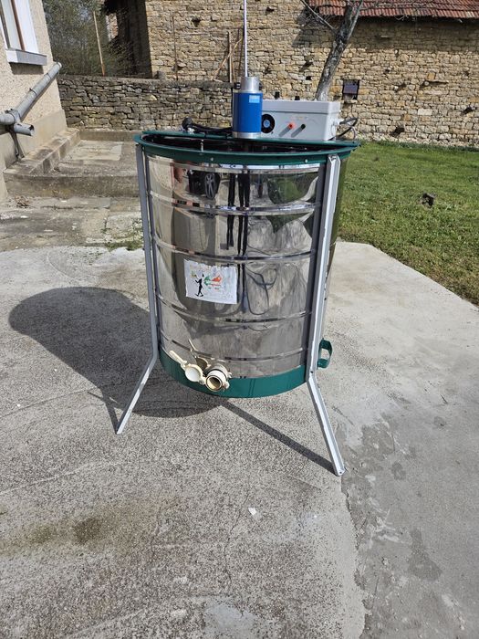 Вана и центрофуга за вадене на мед