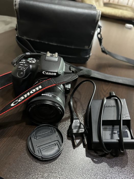 Много запазена камера Canon EOS 250D