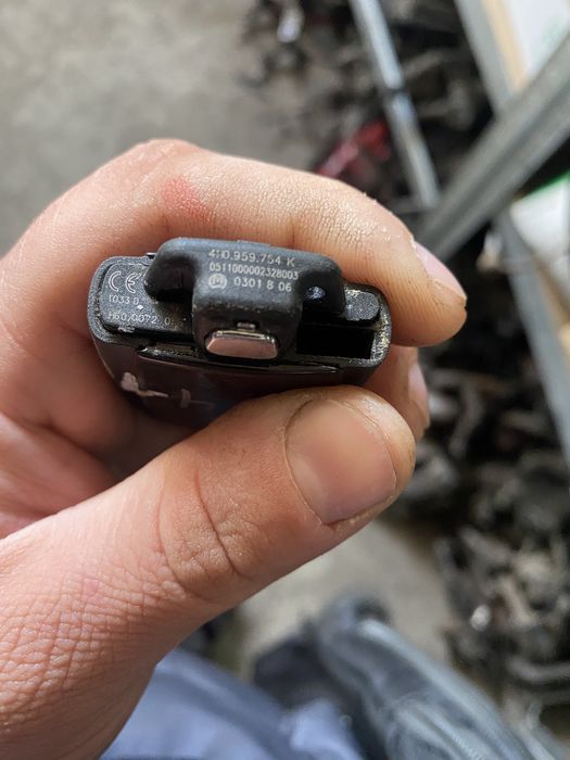 контактен ключ ауди а8 д4