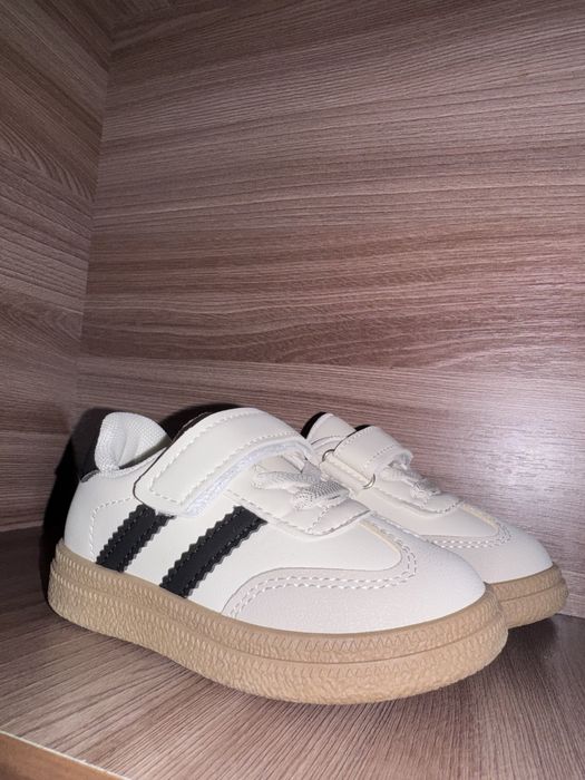 Кроссовки детские новые!