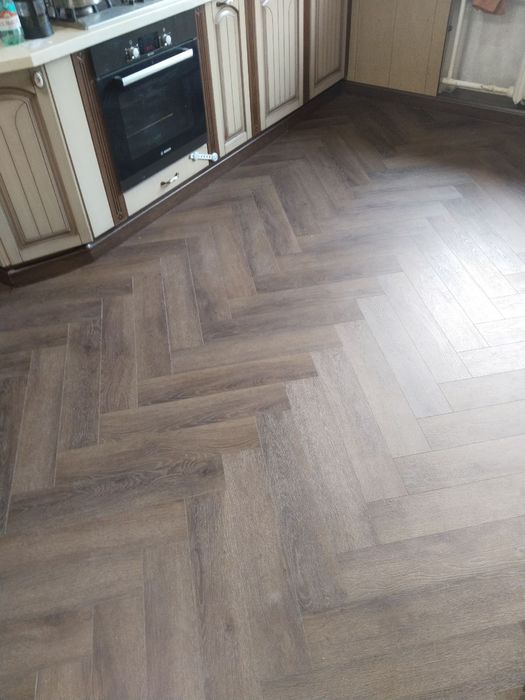 укладка ламината, линолеума