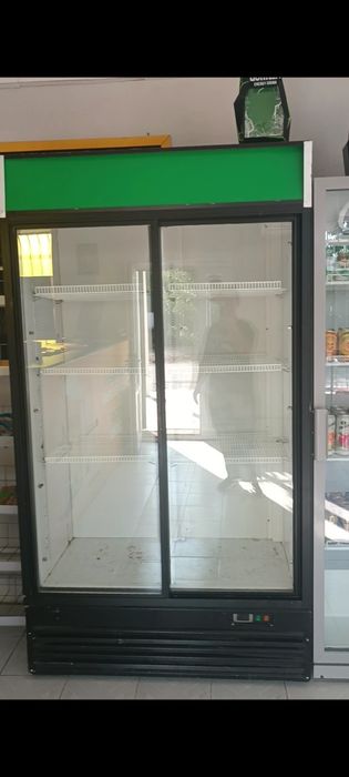 Витринный холодильник