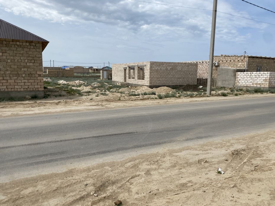 Продам участок с недостроенным домом