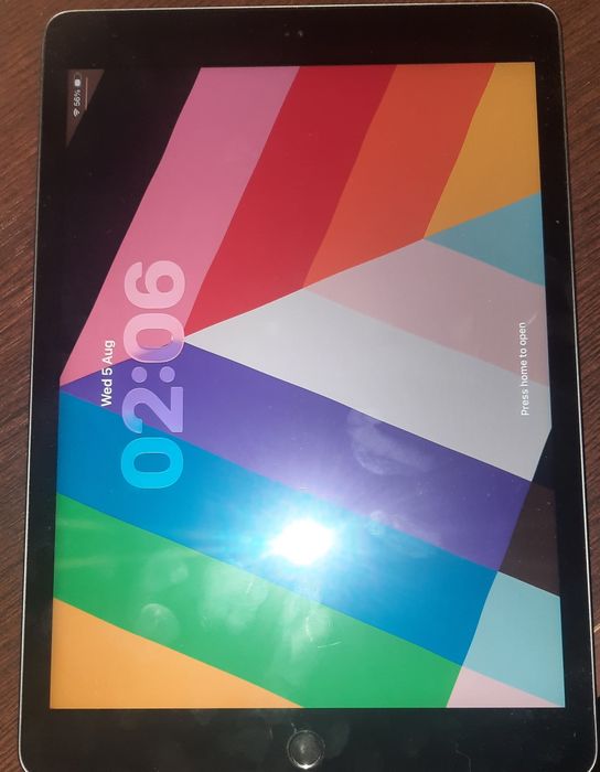 Ipad gen 8th la schimb pe cross (tableta este perfect functionala)