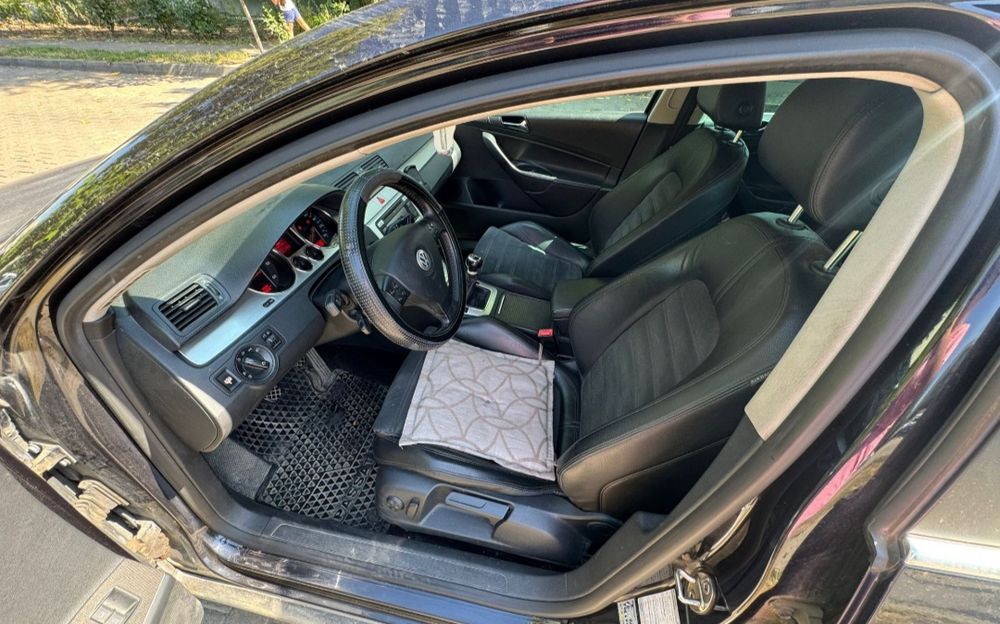 Vând  Volkswagen Passat B6