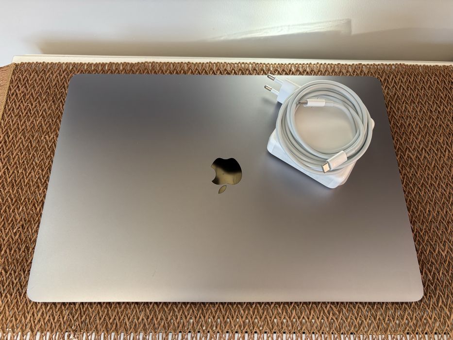 MacBook Pro (16-inch 2019) Intel Core i7 | 16GB | 250GB Макбук про