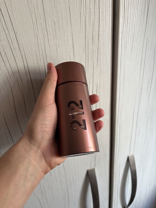 мъжки парфюм Carolina Hererra 212 sexy