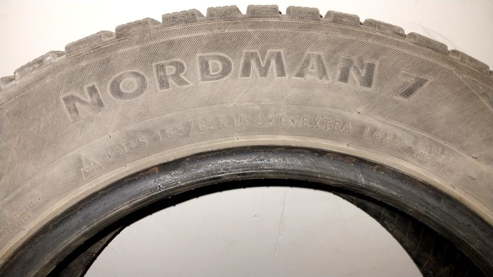 Зимние шины с шипами б/у