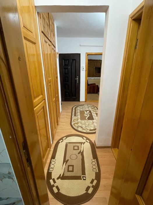 Închiriez apartament