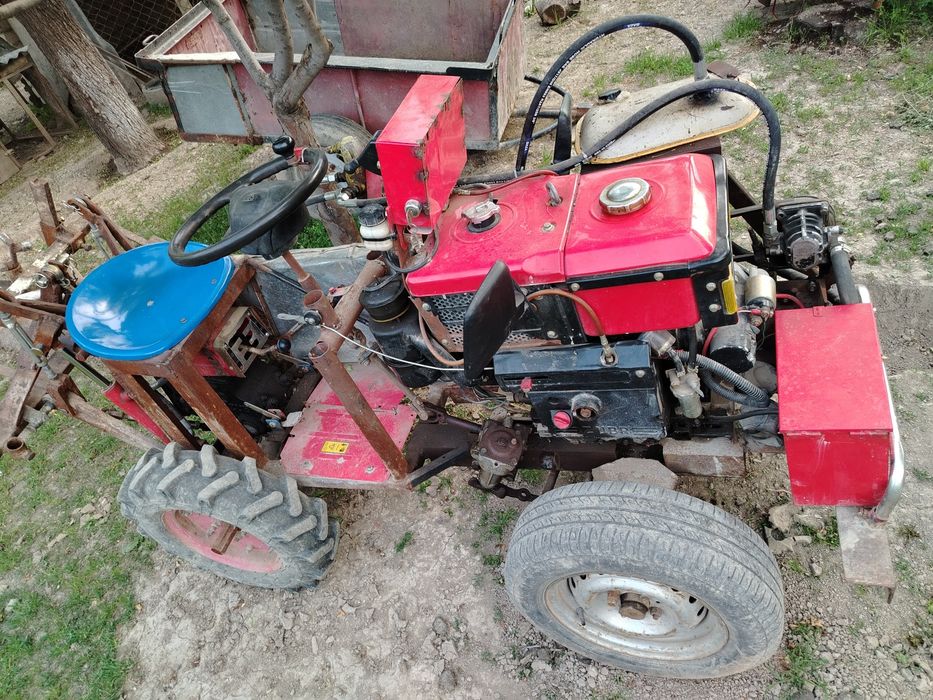 Зубр мини трактор сотилади ишлаши зур каплектида плуг. Чизели бор