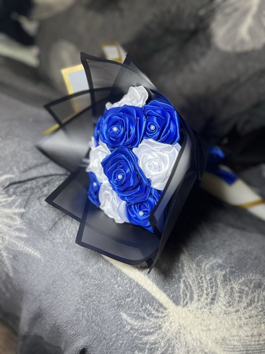 Buchete , cosulete cu trandafiri din satin