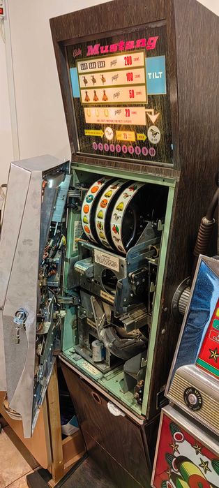 Joc slot machine Bally Mustang