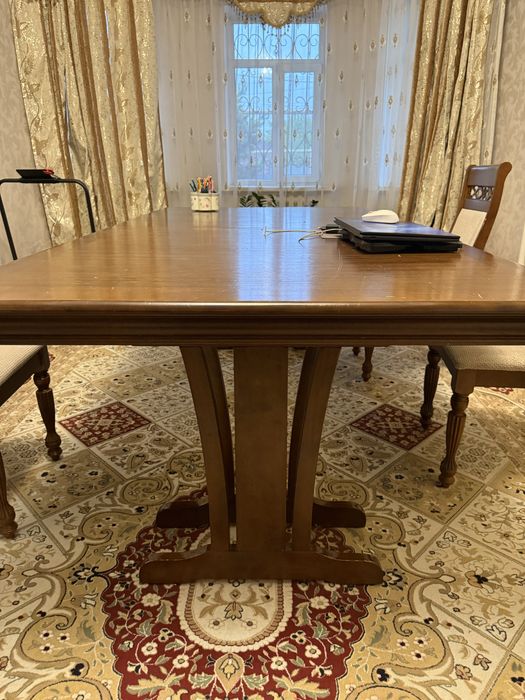 Продам стол для гостинной