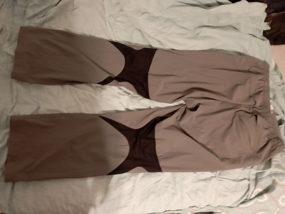 Pantaloni măsura L