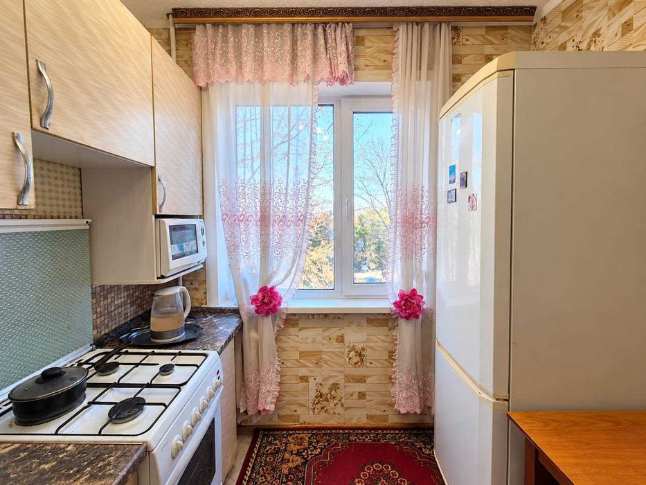 Продам 2 комн квартиру на 6 мкр