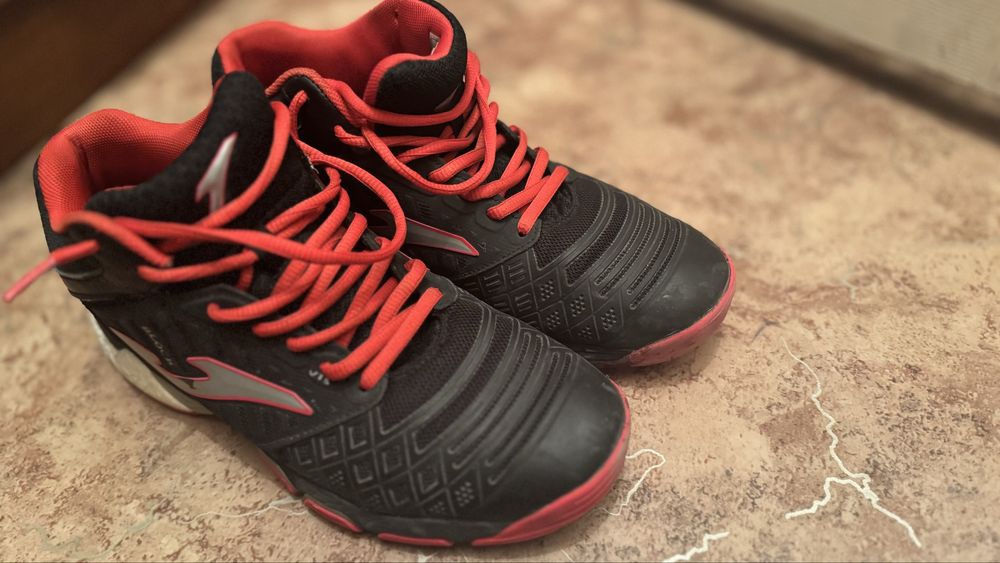 Продам кроссы волейбольные