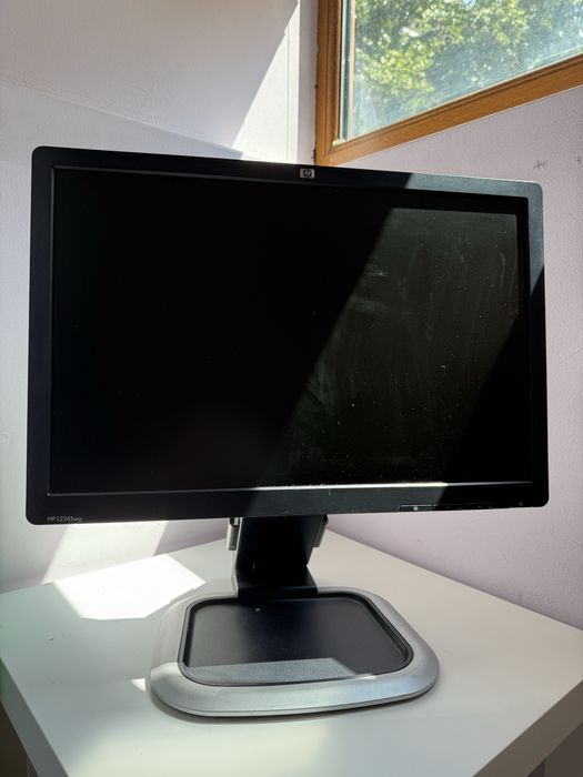 Офис монитор HP 22" Widescreen LCD 160°