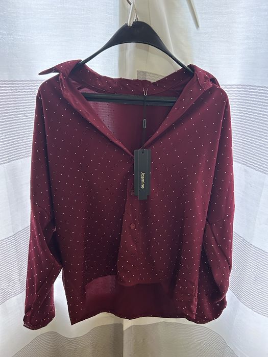 Сатенена риза с камъчета