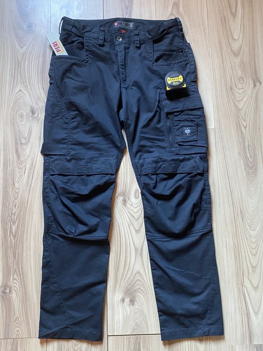 Pantaloni de lucru pentru bărbați Engelbert Strauss, culoare neagră, mărimea 52. Model cu multe buzunare. În stare foarte bună.