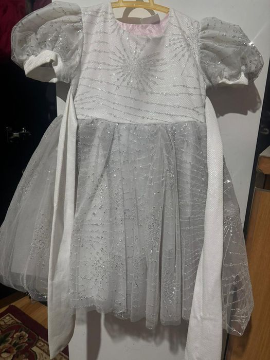 продам детские платья