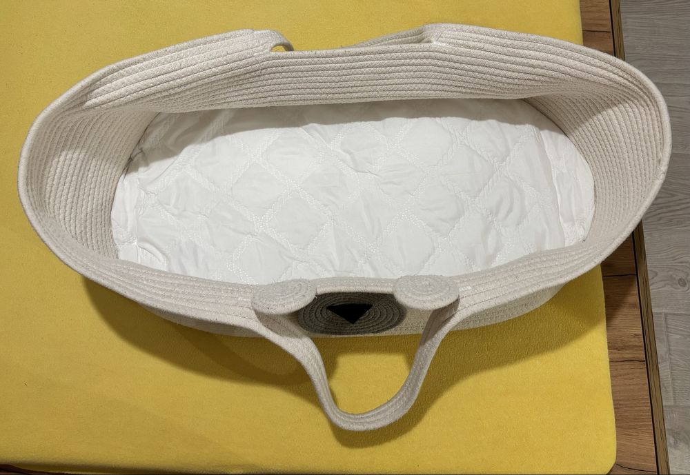 Cosulet impletit pentru bebelusi