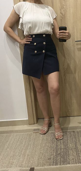 Fusta cu nasturi Zara