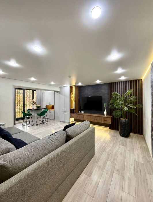 Евро квартира 3/2/4 на: Цум,Ц-7, 110школа