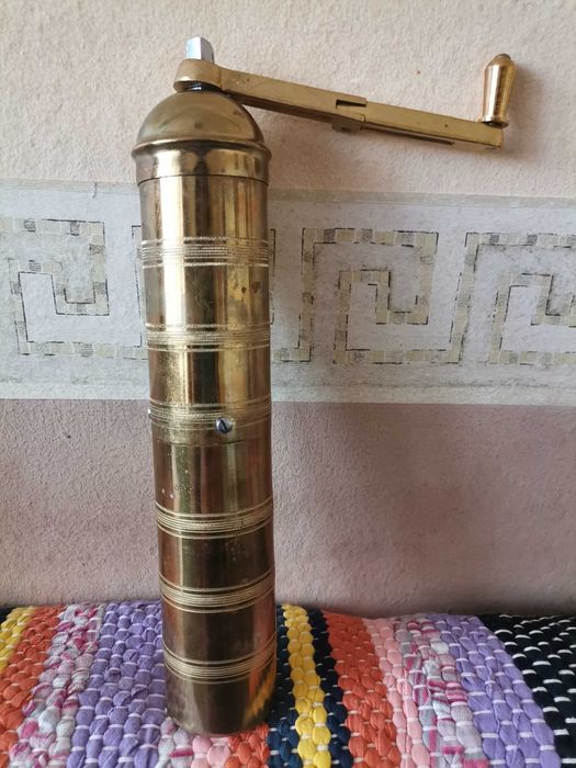 Ръчна мелничка за кафе