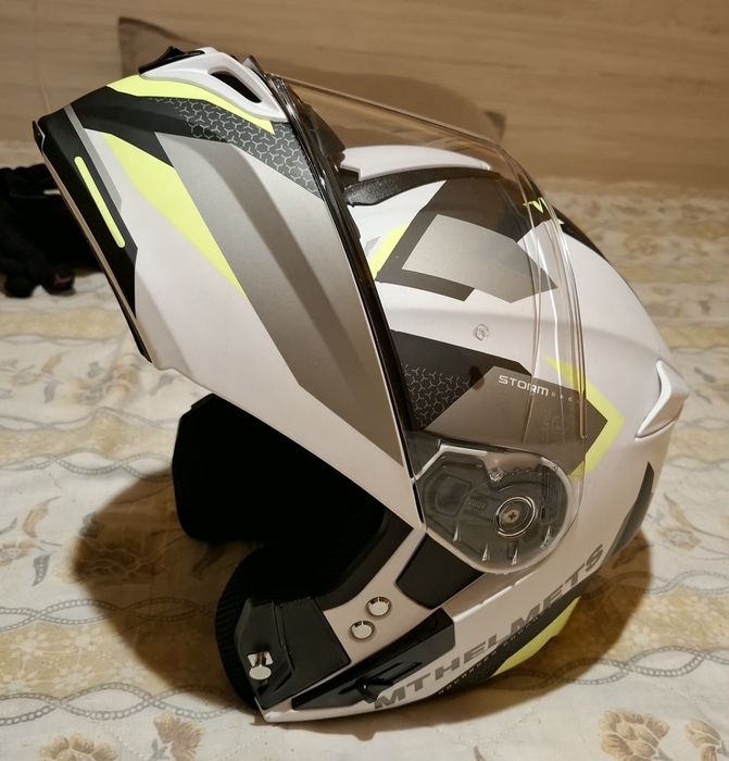 Продавам каска МТ